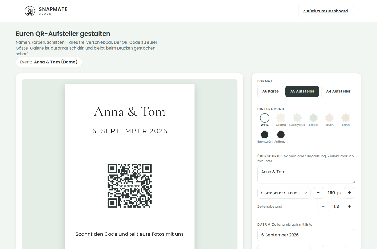 QR-Aufsteller-Designer am Desktop: Format, Hintergrundfarbe und Schrift frei wählbar